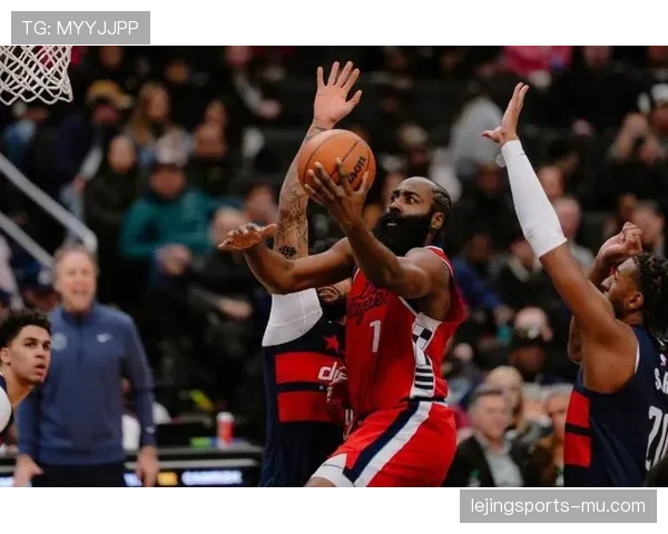 哈登挡拆创造进攻机会显著提升火箭关键时刻得分效率