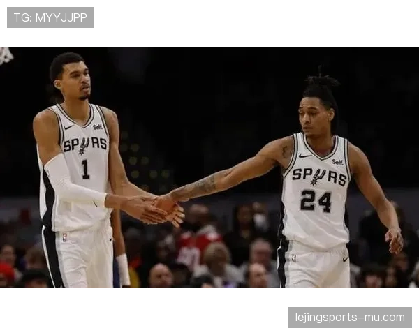 维克托文班亚马掩护创造空位投篮效率显著优于新秀同期